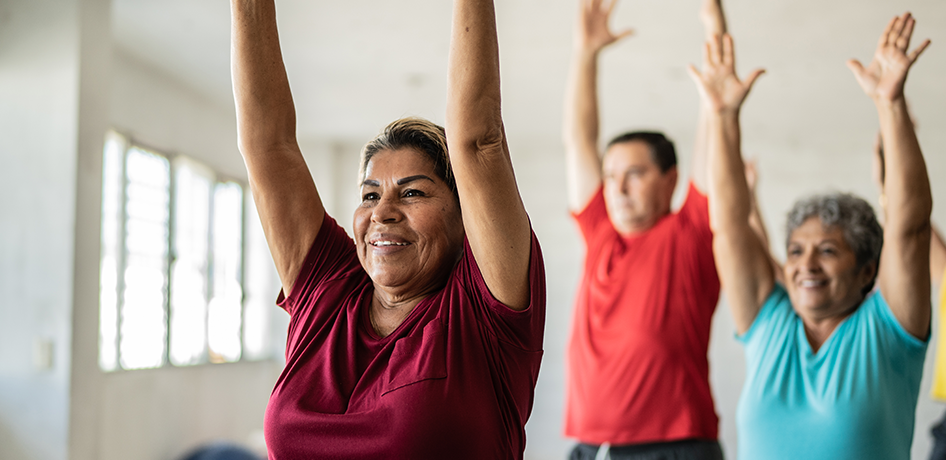 Residentes de Inland Empire practican yoga en el CRC