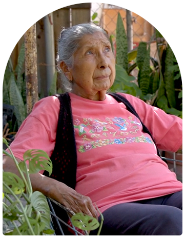 Historia en video sobre una mujer de 92 años que encuentra una comunidad en los CRC de IEHP