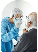 Người đàn ông có Medicare được bác sĩ khám ở Inland Empire